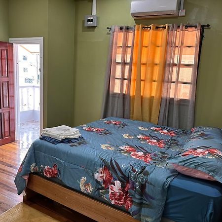 Hollywood Guesthouse Τζώρτζταουν Εξωτερικό φωτογραφία