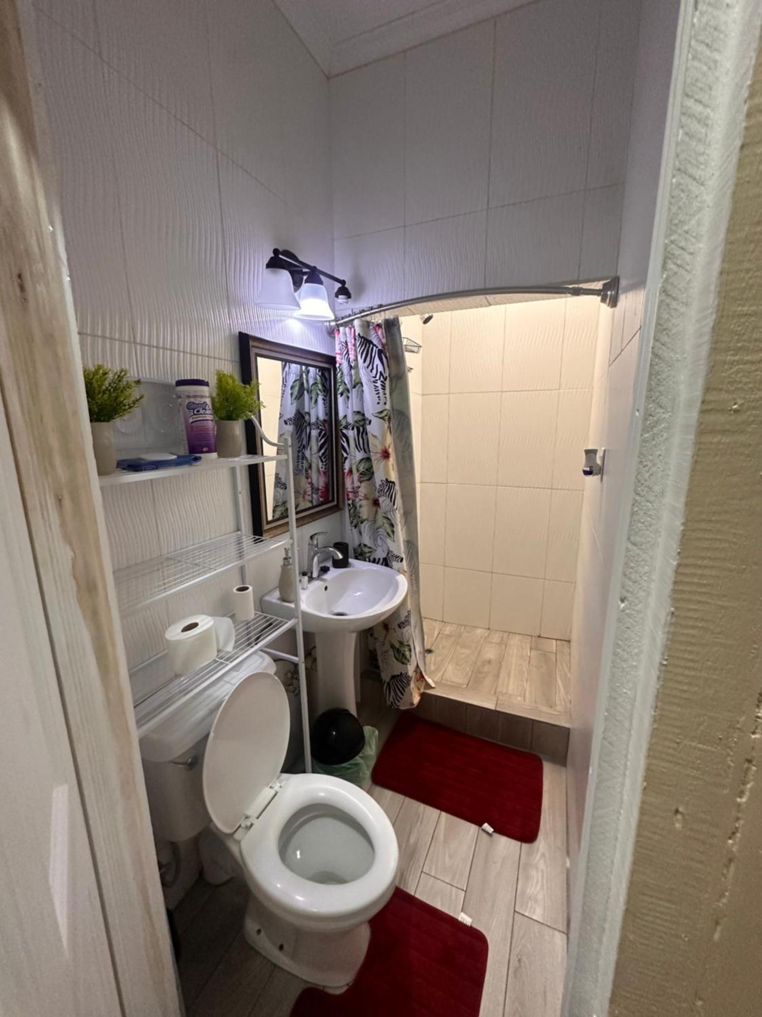 Hollywood Guesthouse Τζώρτζταουν Εξωτερικό φωτογραφία