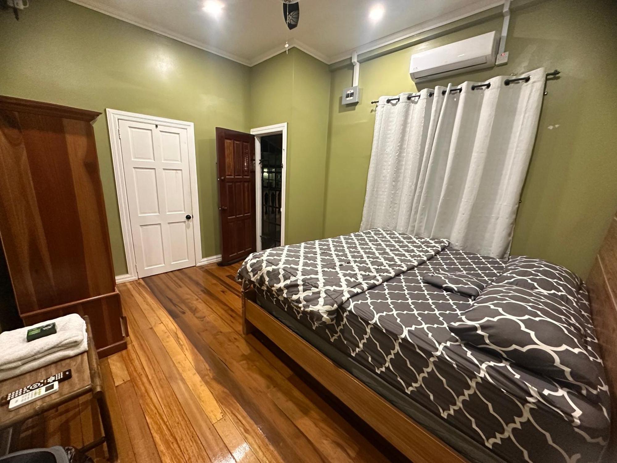 Hollywood Guesthouse Τζώρτζταουν Εξωτερικό φωτογραφία