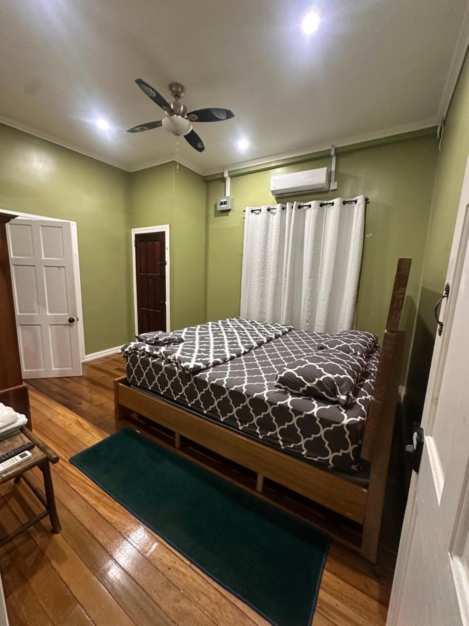 Hollywood Guesthouse Τζώρτζταουν Εξωτερικό φωτογραφία