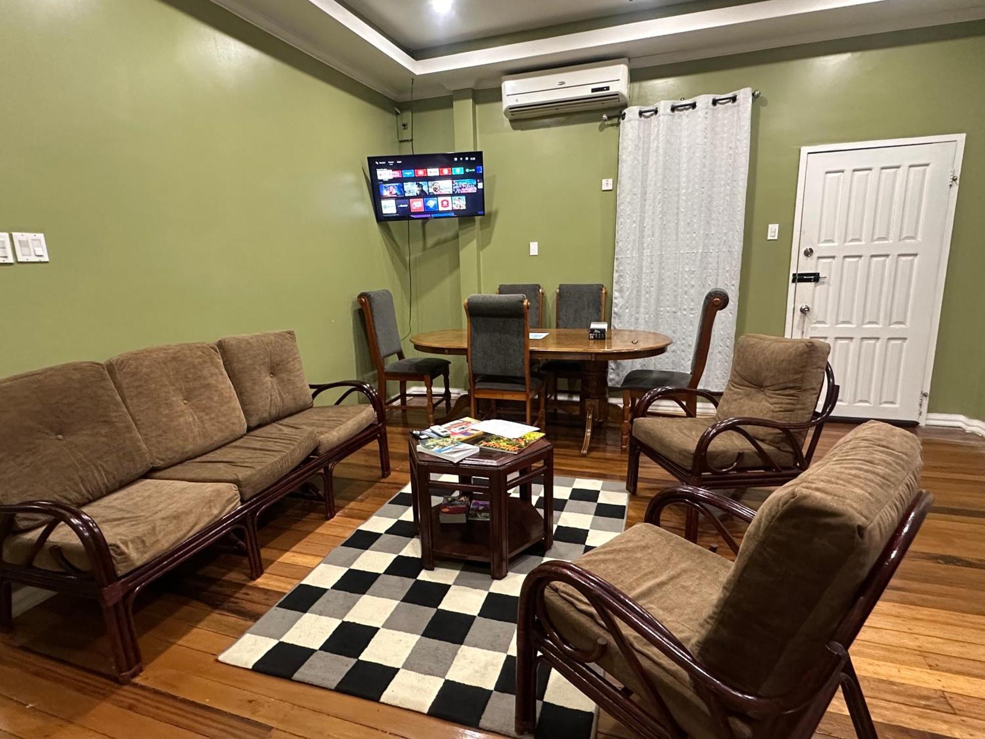 Hollywood Guesthouse Τζώρτζταουν Εξωτερικό φωτογραφία